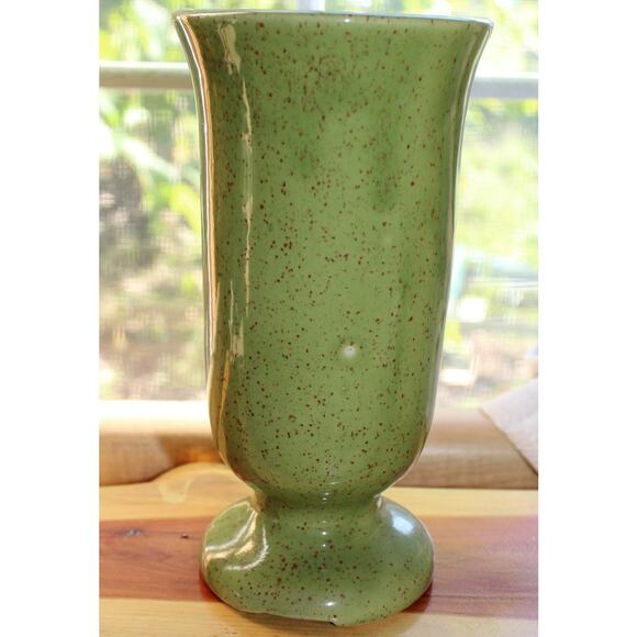 Royal Haeger Pottery Vase. USA Number 0947. - Picture 1 of 7